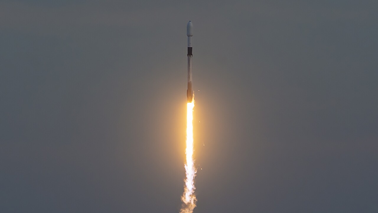 SpaceX lanza con éxito el Falcon 9 desde la Base Espacial Vandenberg el ...