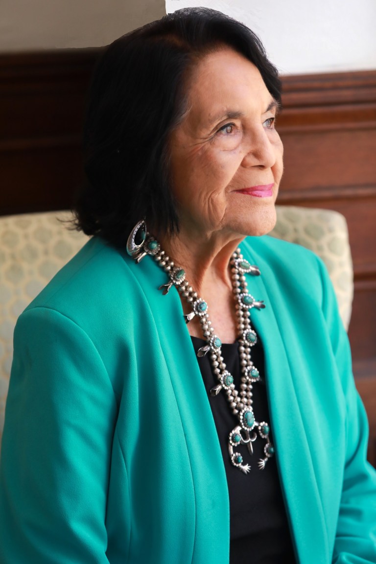 Dolores Huerta revela que fue abusada sexualmente en 2 ocasiones por Cesar Chavez, con quien tuvo 2 hijos