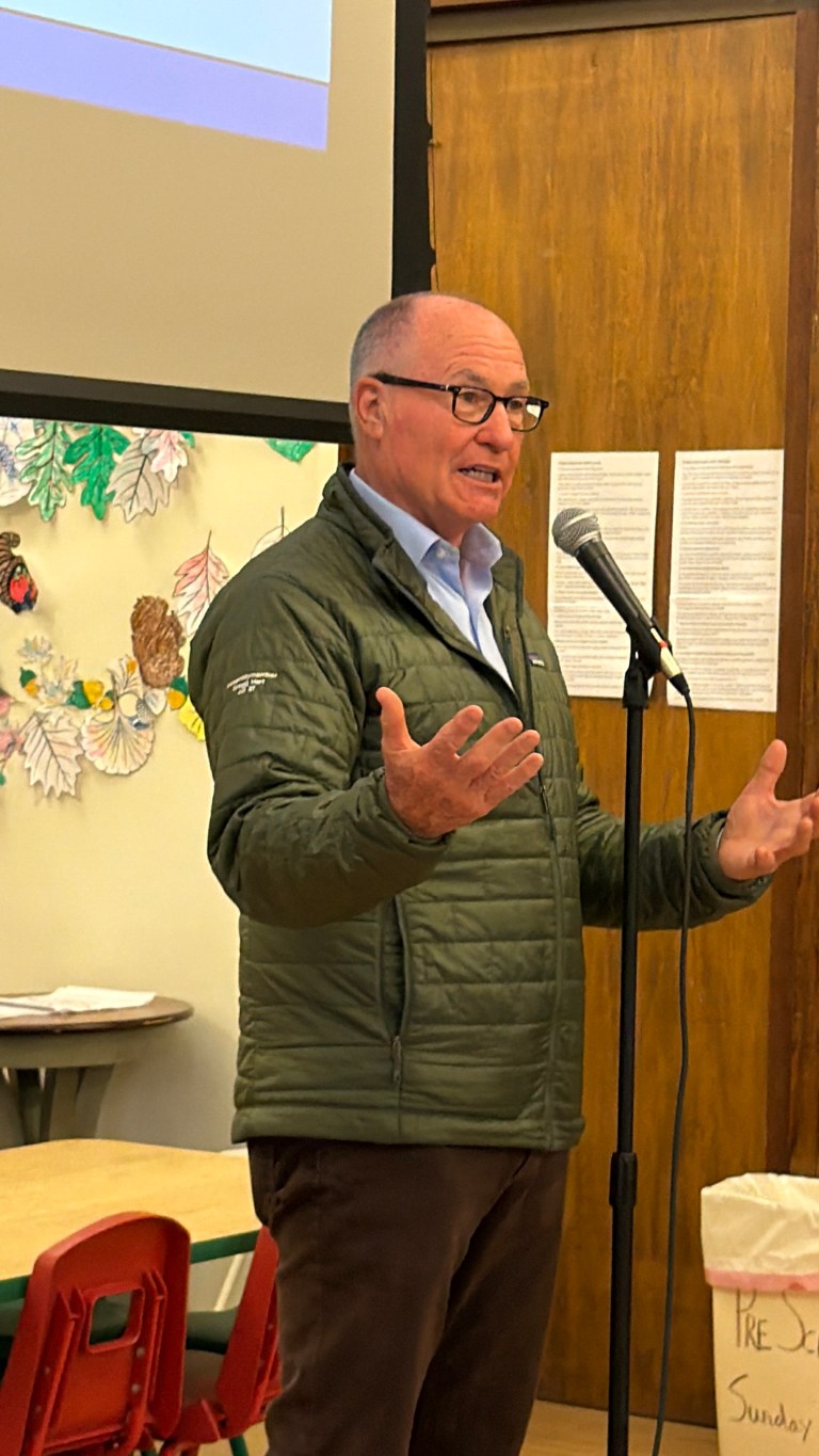 Desde los campos agrícolas de California hasta la Casa Blanca, el comportamiento depredador no puede pasarse por alto.», asi lo dio a conocer el Asambleista Gregg Hart