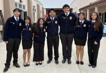50 estudiantes recibieron a cientos de miembros del personal y directivos de la FFA en SMHS